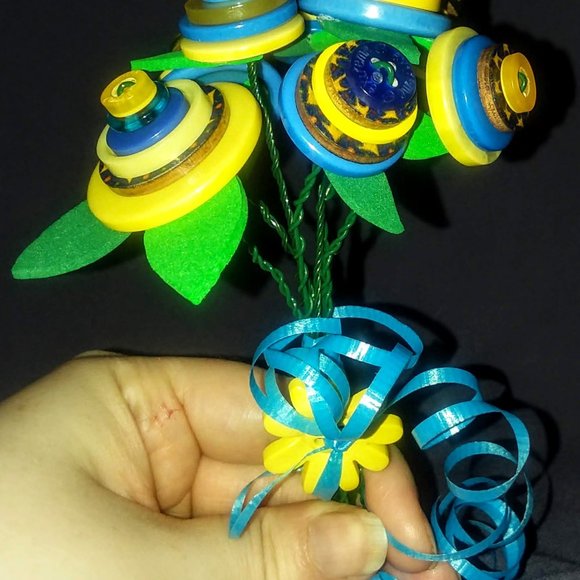 "Stars for Eyes" Handmade Button Bouquet - Picture 6 of 10